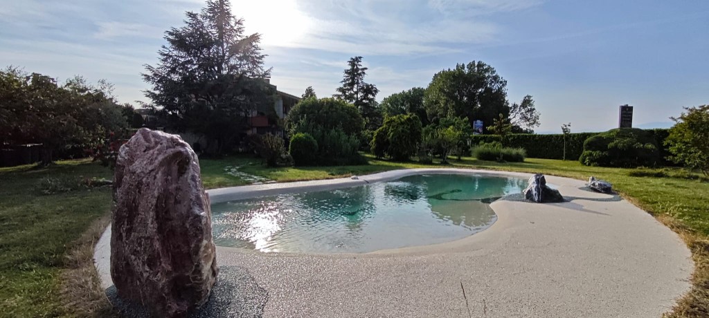 Piscina naturale nel giardino di GioiaSulGarda